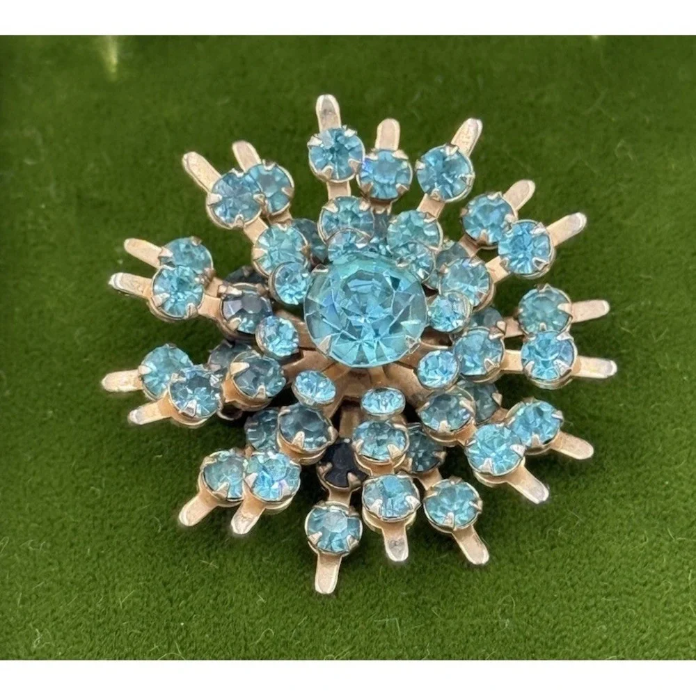 Vintage Gold Tone Starburst Broach Aqua Blue Flower Rosette Blue Rhinestone - Picture 2 of 10
